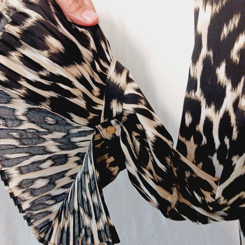 Calvin Klein XL Leopard Long Sleeve Top W/ Ruffled Sleeve Hem, 1/4 Button Front - Picture 4 of 16